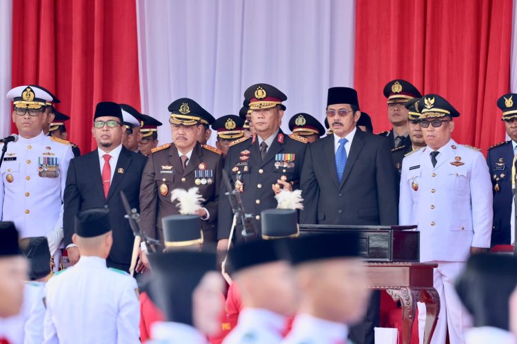 KAPOLDA KEPRI HADIRI UPACARA PERINGATAN HUT KE-80 RI DI HALAMAN GEDUNG DAERAH PROVINSI KEPRI