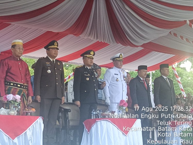 Sinergi TNI-Polri dan Forkopimda dalam Balutan Nasionalisme: Upacara Penurunan Bendera HUT RI ke-80 di Batam Berlangsung Khidmat