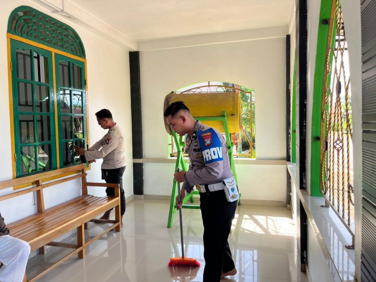Polri Hadir untuk Rakyat: Polsek Daik Lingga Gelar Bakti Sosial Religi di Surau Baburrahman