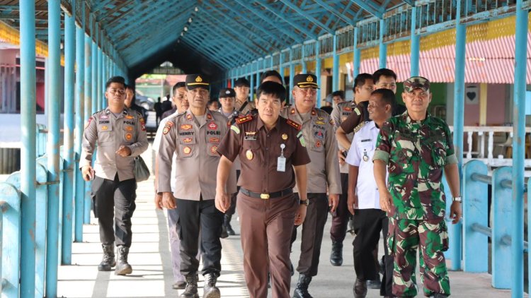 Wakapolres Lingga Sambut Kedatangan Danrem 033/WP di Pelabuhan Jagoh