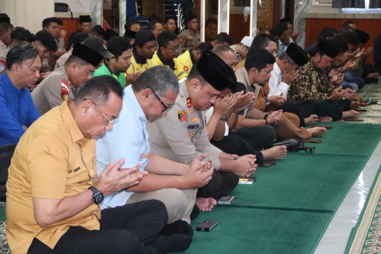 Polres Karimun Gelar Shalat Ghaib Dan Doa Bersama Untuk Alm. Affan Serta Keselamatan Bangsa Dan Negara