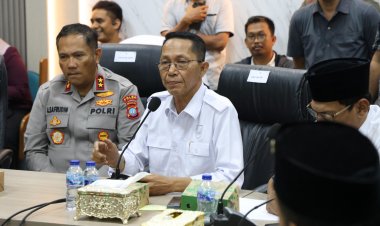 KAPOLDA KEPRI MENGEDEPANKAN DIALOG DAN PERSUASIF DALAM MENYAMPAIKAN DAN MENERIMA ASPIRASI MAHASISWA DI KOTA BATAM