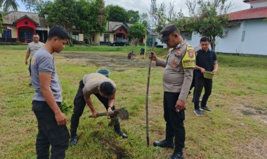 Polsek Dabo Singkep Tanam 48 Pohon Buah sebagai Komitmen Pelestarian Lingkungan