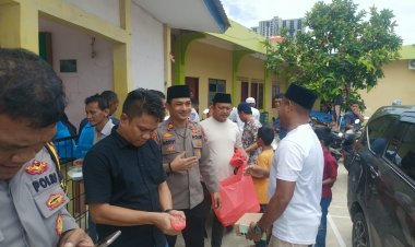 Polsek Lubuk Baja Gelar Kegiatan Bakti Sosial Jumat Berkah Di Masjid Nurul Huda