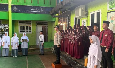 Polres Lingga Tanamkan Semangat Nasionalisme di Pesantren: AKP Freddyando Jadi Pembina Upacara di Ponpes Tahfidz Baitul Qur’an