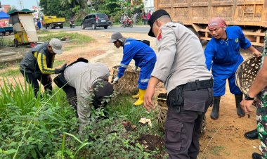 Polresta Barelang Gelar Gotong Royong Bersama Warga Untuk Wujudkan Batam Kota Bersih Dan Nyaman