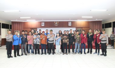 Kapolresta Barelang Berikan Penghargaan Kepada Mahasiswa dan Komunitas Driver Online