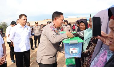 ALUMNI AKPOL 1990 GELAR BAKTI SOSIAL BAGIKAN 1.485 PAKET SEMBAKO UNTUK WARGA REMPANG