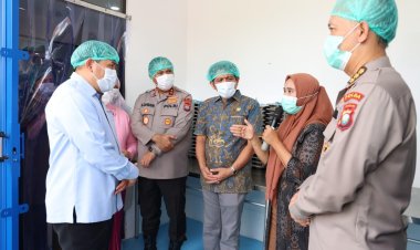 KAPOLDA KEPRI BERSAMA KETUA OMBUDSMAN RI TINJAU DAPUR SPPG POLDA KEPRI