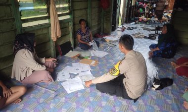 Bhabinkamtibmas Desa Teluk Dampingi Korban Kebakaran sebagai Wujud Nyata Pelayanan Polri