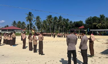 Personel Polsek Senayang Kawal Pembukaan Kemah Bhakti SMAN 1 Senayang