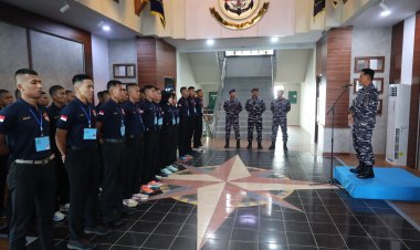 DANKODAERAL IV LEPAS KEBERANGKATAN CABA DAN CATA PK TNI AL GELOMBANG II TA 2025 MENUJU LAPETAL MALANG