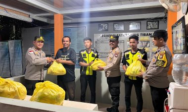 KAPOLSEK SEKUPANG TERUS DEKAT DENGAN WARGA, SAMBANG POS KAMLING JADI MOMEN MEMBANGUN KEBERSAMAAN