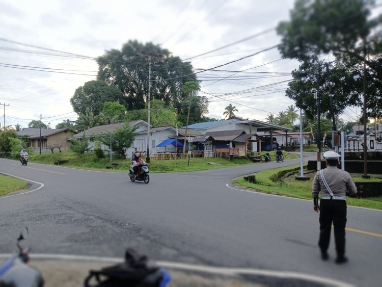 Wujud Nyata Pelayanan Polri: Satlantas Polres Lingga Gelar Kegiatan "Strong Point" di Lokasi Strategis