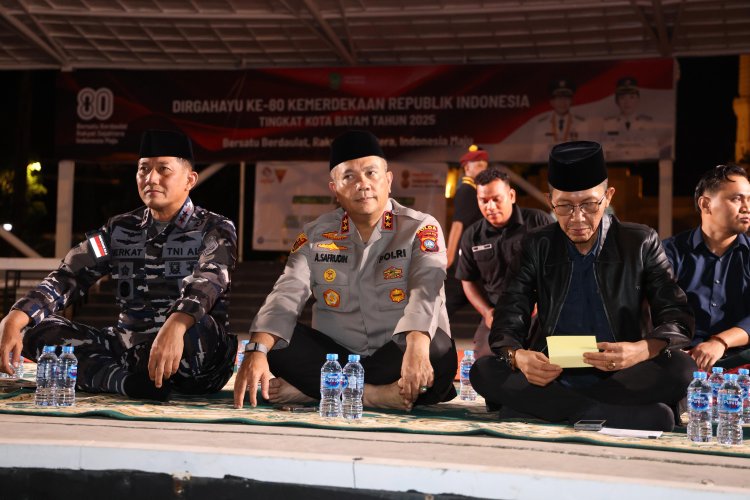 KAPOLDA KEPRI HADIRI DOA BERSAMA DAN NYALA LILIN UNTUK DUA DRIVER OJOL YANG GUGUR