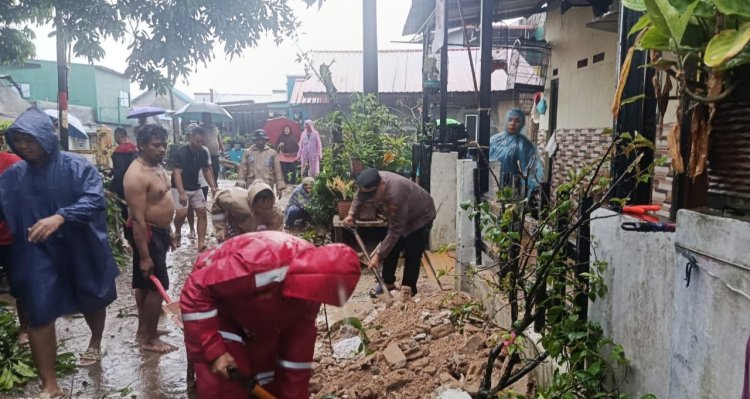 Gerak Cepat Polsek Bengkong Bantu Penanganan Puting Beliung di 2 Kelurahan