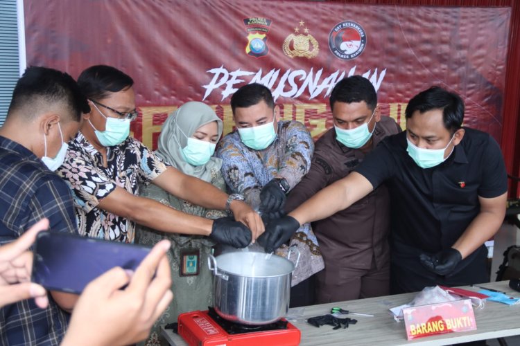 80 Paket Sabu Dimusnahkan Satnarkoba Polres Karimun