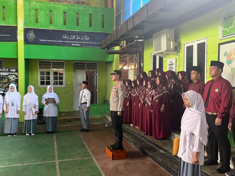 Polres Lingga Tanamkan Semangat Nasionalisme di Pesantren: AKP Freddyando Jadi Pembina Upacara di Ponpes Tahfidz Baitul Qur’an