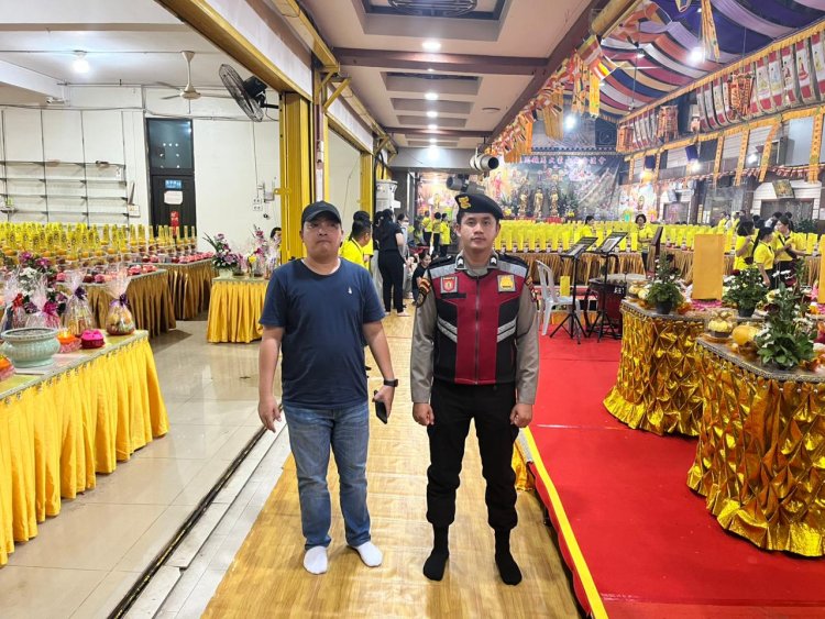 Polsek Lubuk Baja Amankan Upacara Ritual Ullambana Tahun 2025 di Vihara Buddhayana Batam