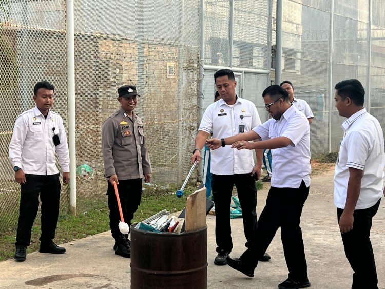 Komitmen Jaga Keamanan dan Ketertiban, Rutan Batam Laksanakan Pemusnahan Barang Bukti Hasil Razia