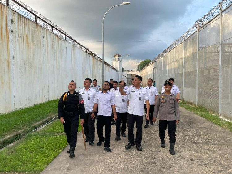 Waspada Jangan-Jangan, Ka. KPR Rutan Batam Bersama Jajaran Laksanakan Kontrol Brandgang
