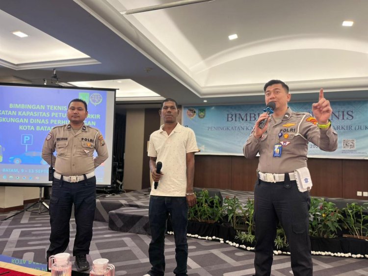 Satlantas Polresta Barelang Gelar Sosialisasi Safety Riding Dalam Bimtek Juru Parkir Dishub Kota Batam