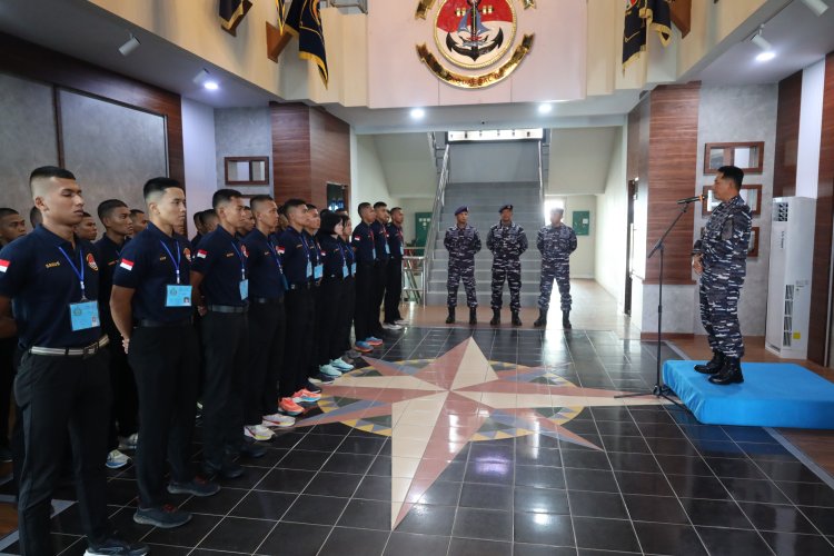 DANKODAERAL IV LEPAS KEBERANGKATAN CABA DAN CATA PK TNI AL GELOMBANG II TA 2025 MENUJU LAPETAL MALANG
