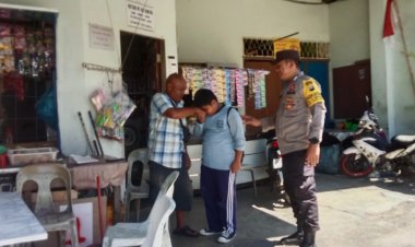 Bhabinkamtibmas Polsek Batu Ampar Laksanakan Program “Si Amru” Antar Murid Sampai Rumah dan Himbauan Kamtibmas di Tanjung Sengkuang