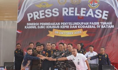 TNI AL Kolaborasi bersama Bea Cukai Gagalkan Penyelundupan ±25,9 Ton Pasir Timah di Perairan Kepri