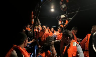 TNI AL Gerak Cepat Evakuasi KIP Entrada Prima 3 yang Terombang-ambing di Perairan Pulau Kanipan