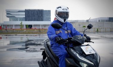 Musim Hujan Tiba, Honda Ingatkan Pengendara Motor untuk Utamakan Keselamatan