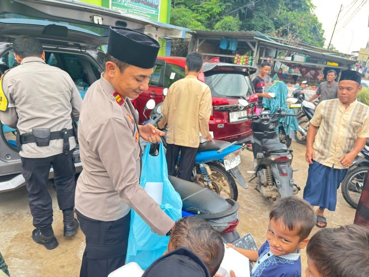 Polsek Lubuk Baja Gelar Kegiatan Bakti Sosial "Jumat Berkah" di Masjid Al Muttaqin, Wujud Nyata Pengabdian Polri Kepada Negeri