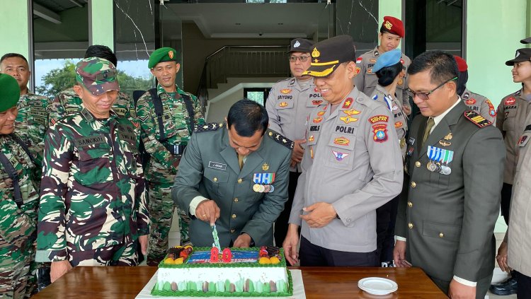 Kapolres Polres Bintan Berikan Kejutan di Hari Jadi TNI ke 80