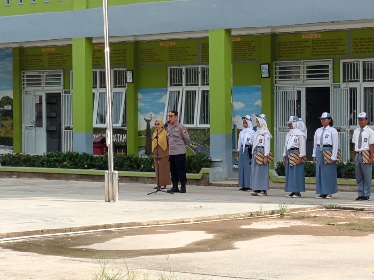 Kapolsek Sekupang Pimpin Upacara di SMAN 24 Batam, Sampaikan Pesan Kamtibmas kepada Siswa