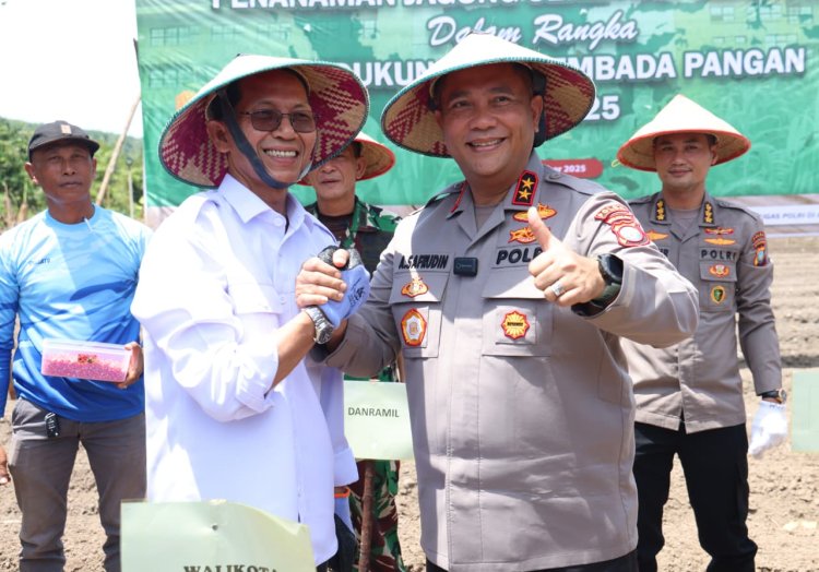 POLDA KEPRI GELAR PENANAMAN JAGUNG SERENTAK KUARTAL IV: JAGUNG TUMBUH, EKONOMI BERKEMBANG