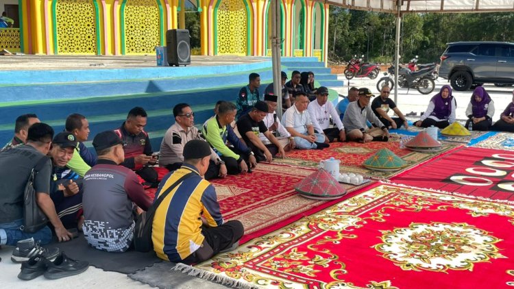 Polsek Daik Lingga Gelar Gotong Royong Bersama Sambut Kedatangan Menko kumham RI