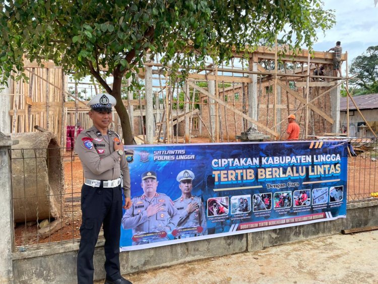 Upaya Tekan Angka Kecelakaan, Satlantas Polres Lingga Sosialisasikan Tertib Lalu Lintas Lewat Spanduk