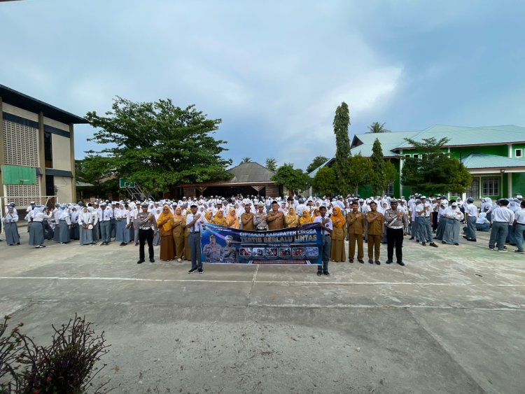 Kasat Lantas Polres Lingga Jadi Pembina Upacara di SMAN 1 Singkep, Tanamkan Disiplin Lalu Lintas Sejak Dini
