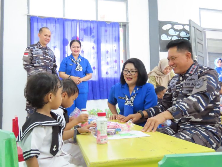 Tumbuhkan Rasa Bangga Menjaga Perbatasan Indonesia, Dankodaeral IV Tinjau Posal Penagi Natuna