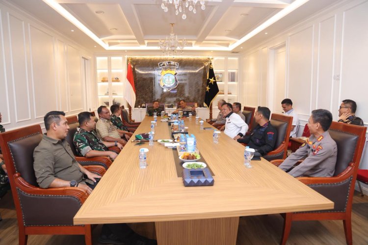 POLDA KEPRI TERIMA KUNJUNGAN KERJA PANGDAM XIX/TANJUNGPURA, PERKUAT SINERGI TNI–POLRI DALAM MENJAGA STABILITAS KAMTIBMAS