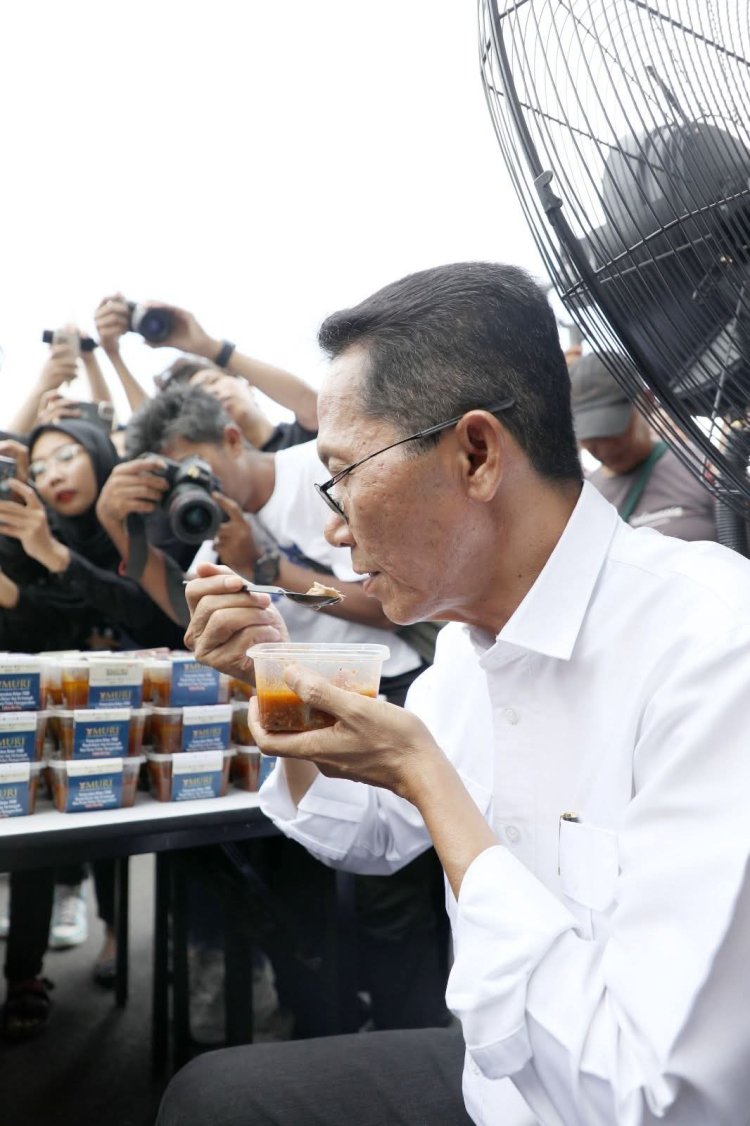 1.118 Porsi Asam Pedas Pecahkan Rekor MURI di HUT ke-3 Hotel Santika, Amsakar: Cita Rasa Melayu Harus Mendunia
