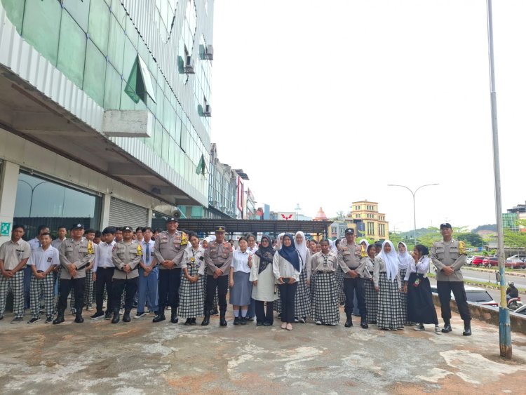 Polsek Lubuk Baja Tanamkan Nilai Kamtibmas di Sekolah, Bentuk Generasi Muda yang Cinta Tertib dan Disiplin