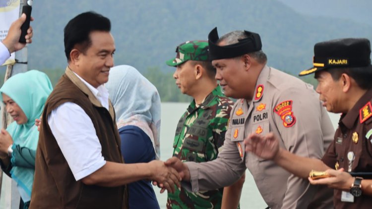 Kapolres Lingga Sambut Kedatangan Menko Kumham Prof. Dr. Yusril Ihza Mahendra di Kabupaten Lingga