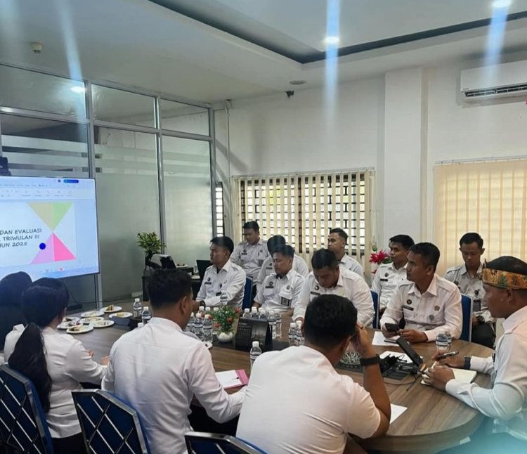 PIMPIN RAPAT ANEV INTERNAL, KARUTAN BATAM TEKANKAN RENCANA KERJA DAN PENINGKATAN PELAYANAN PUBLIK