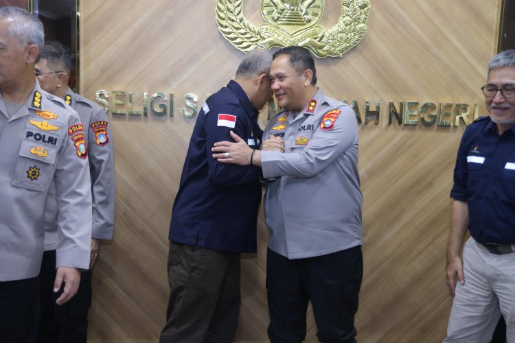 POLDA KEPRI TERIMA KUNJUNGAN IRJEN. POL. IBNU SUHAENDRA: BAHAS PENANGANAN KASUS KEBAKARAN PT ASL BATAM
