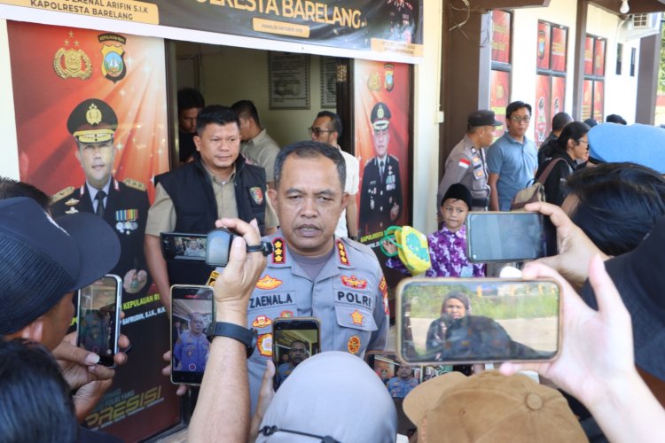 Kapolresta Barelang Pimpin Konferensi Pers Ungkap Kasus PMI Ilegal di Bengkong