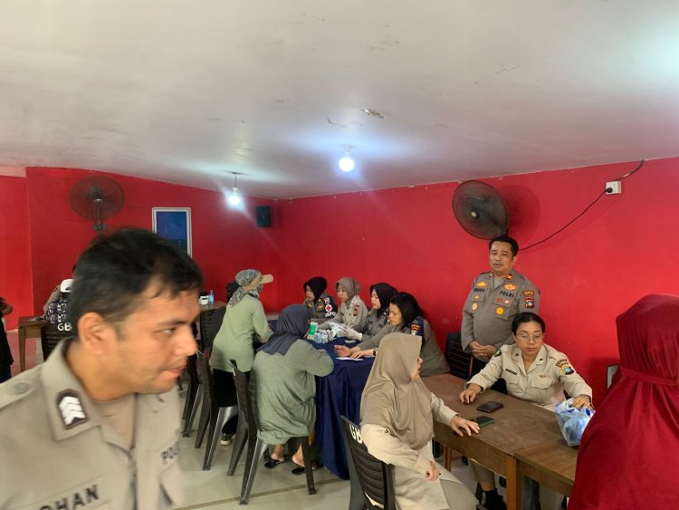 Polsek Bengkong Laksanakan Pengamanan Kegiatan Pengecekan Kesehatan dan Gerakan Pangan Murah Sinergitas Sat Brimob, Biddokkes, dan Bulog di Masjid Cheng Ho