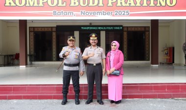 Polresta Barelang Gelar Upacara Kenaikan Pangkat Pengabdian Kompol Budi Prayitno di Lapangan Mapolresta Barelang