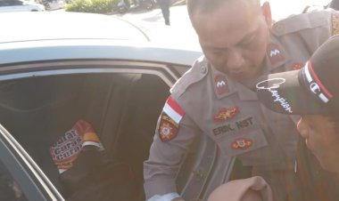 Relawan Batara Biru Sekupang Sigap Evakuasi Korban Kecelakaan di Simpang Lampu Merah Sei Harapan