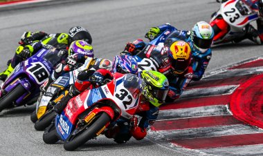 Astra Honda Motor Cetak Prestasi Dunia, Pebalap Muda Indonesia Menang Tipis di Barcelona